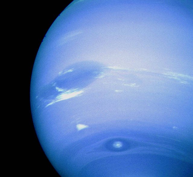 Left: Voyager 2 image of the Neptune’s Great Dark Spot. Right: Voyager 2 image of high-altitude cloud streaks in Neptune’s atmosphere.